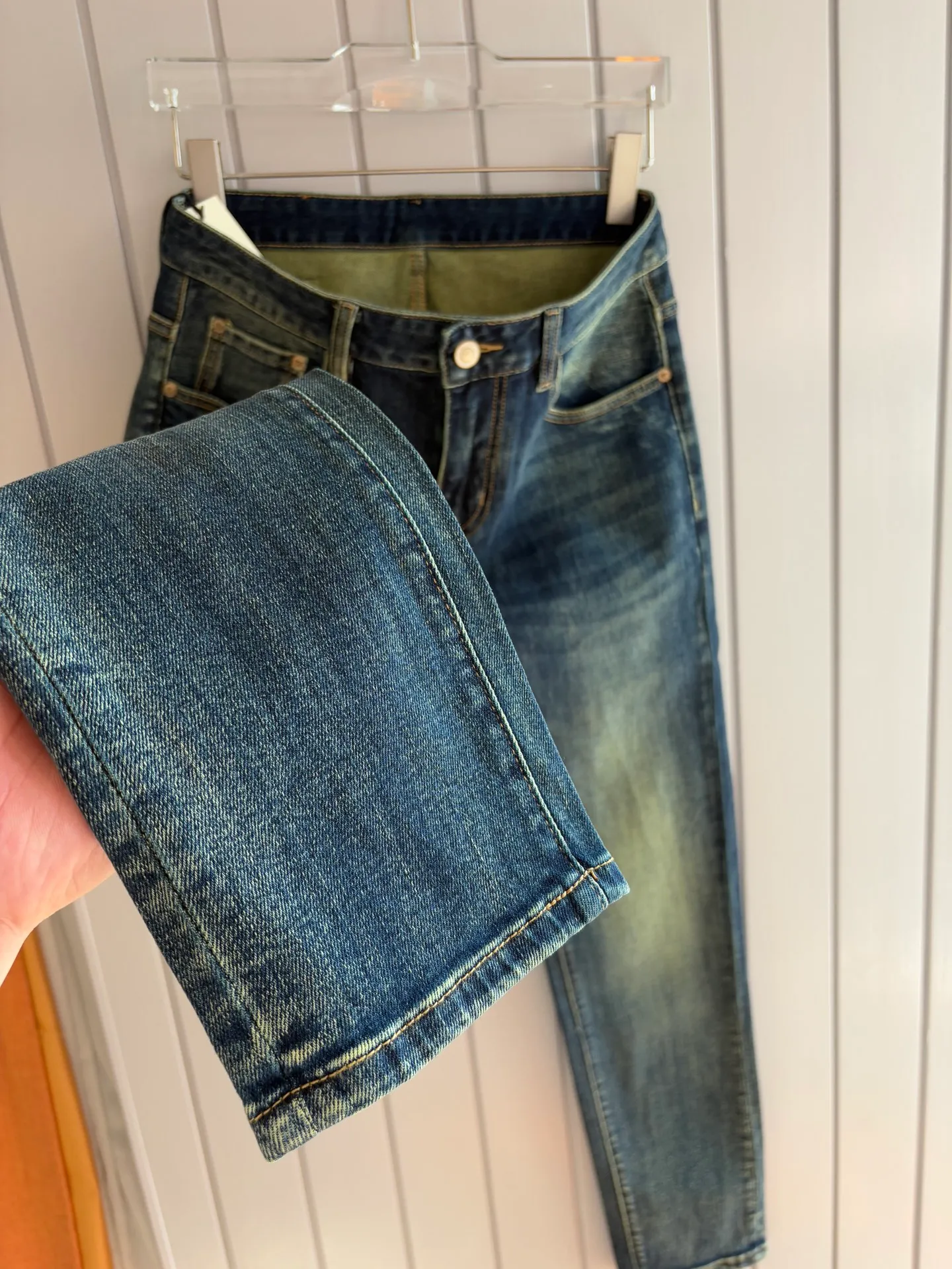 P240 A super stylish pair of jeans, customized original washed denim fabric, unique design, top-notch embroidered letter pattern logo, original hardware accessories decoration, an extremely outstanding pair of jeans, the materials and craftsmanship are extremely luxurious and exquisite, extremely high-grade, handsome and stylish upper body, recommended 👍, 005 code number: 29-38 but not 35; 37